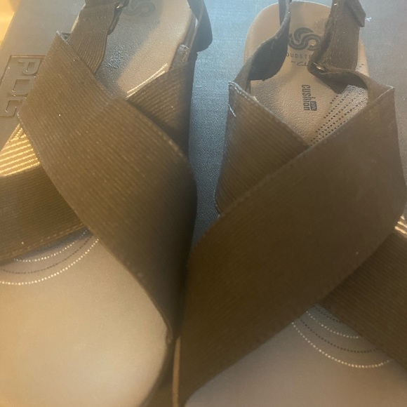 Great condition! Comfy! - Picture 2 of 5